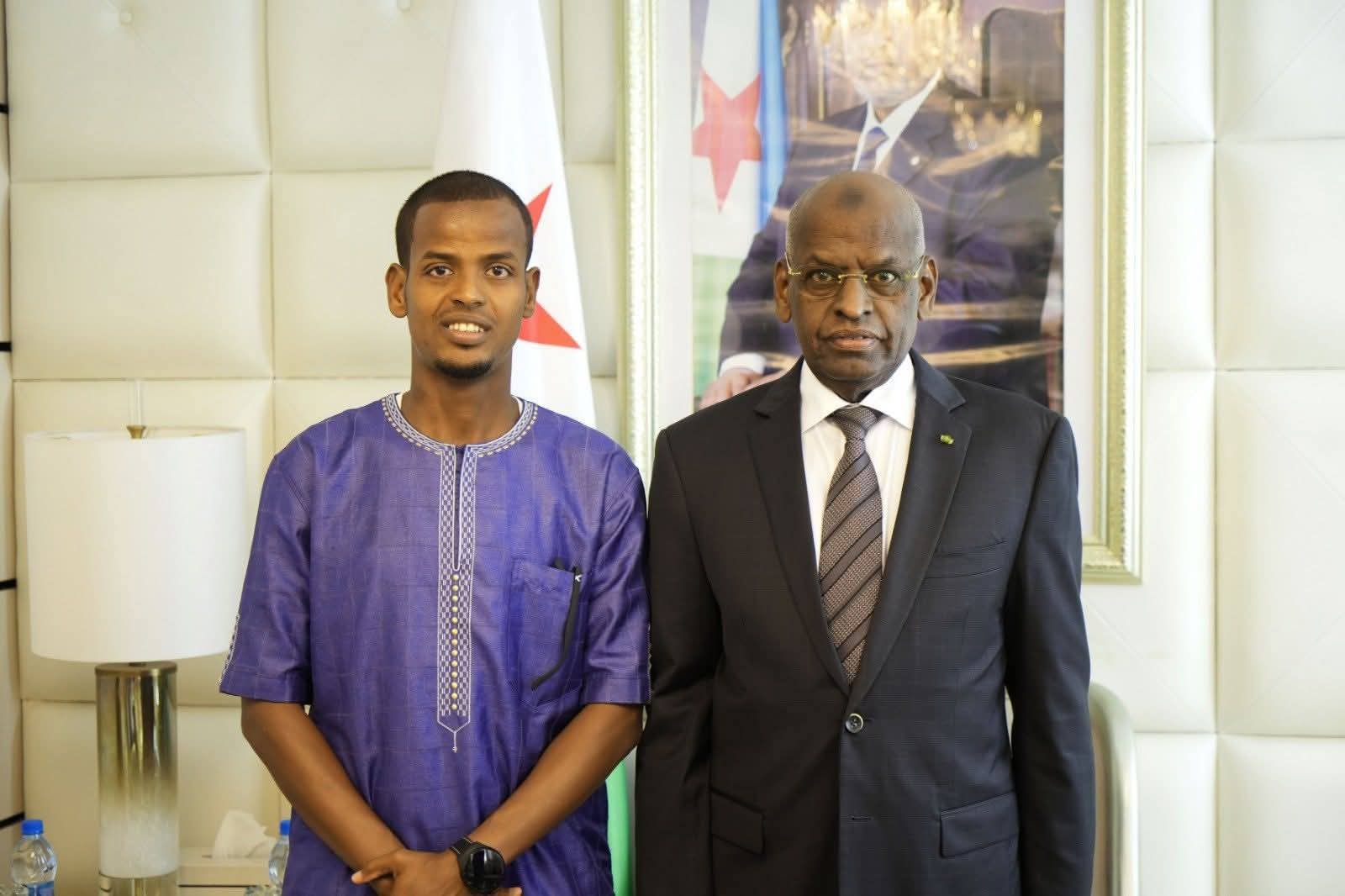 Le Premier ministre ne ménage pas ses hommages à Liban Abdourazak à qui a eté décerné dernièrement le titre de meilleur arbitre assistant africain de l'année 