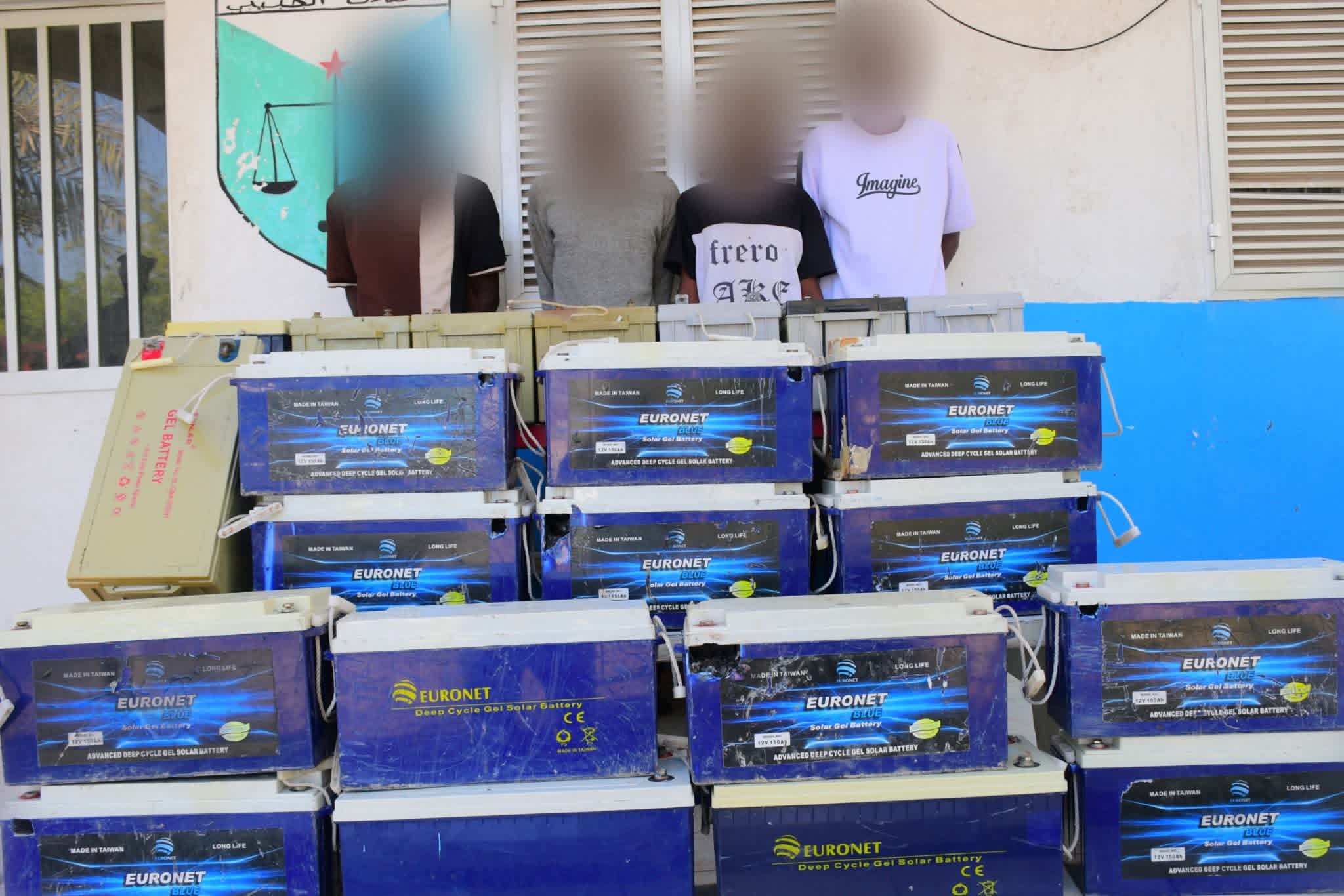 Des vols de batteries solaires le long de la RN2, plusieurs suspects écroués