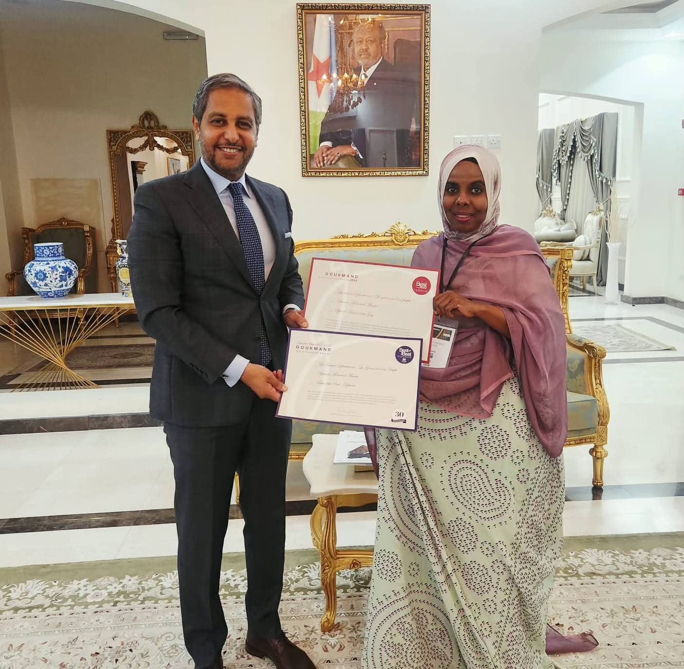 Cuisine djiboutienne : Primée aux Gourmand Awards 2025, Yasmin Mohamed Moussa reçue par l’ambassadeur Bamakhrama