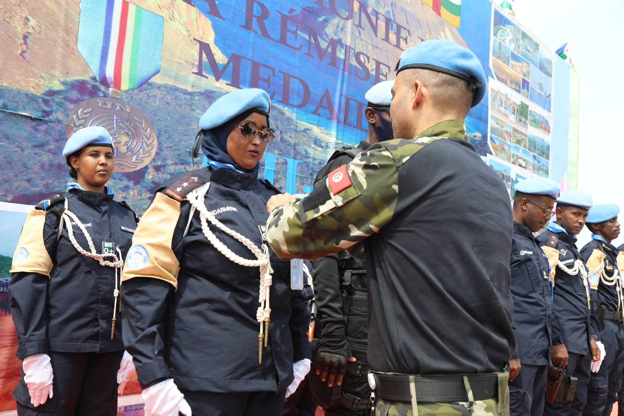 Republique centreafricaine : les gendarmes djiboutiens décorés lors d’une « medal parade » à N’Délé