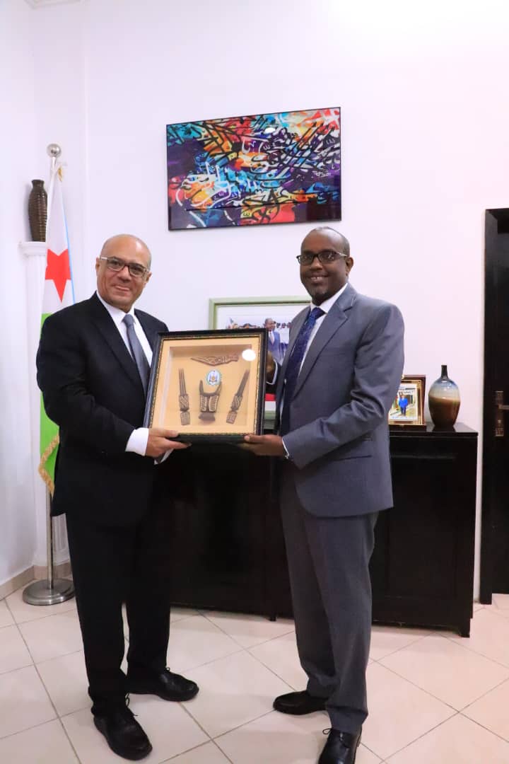 Le ministre Bahdon reçoit son homologue yéménite, en visite de travail à Djibouti