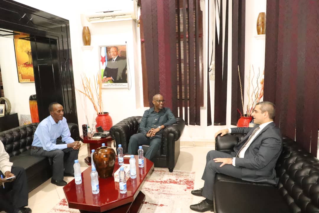 Le ministre Bahdon reçoit le nouvel ambassadeur d’Egypte à Djibouti